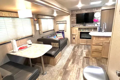 2021 Coachmen Catalina Legacy Edition travel trailer 38ft