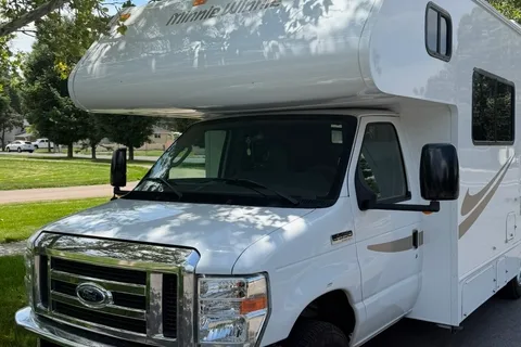 Cozy & Modern 2020 Winnebago Minnie Winnie- Road Trip Ready!