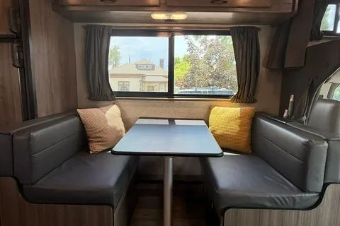 Cozy & Modern 2020 Winnebago Minnie Winnie- Road Trip Ready!