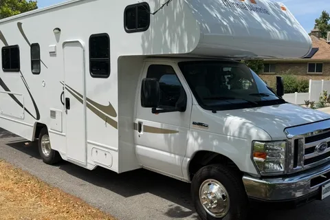 Cozy & Modern 2020 Winnebago Minnie Winnie- Road Trip Ready!