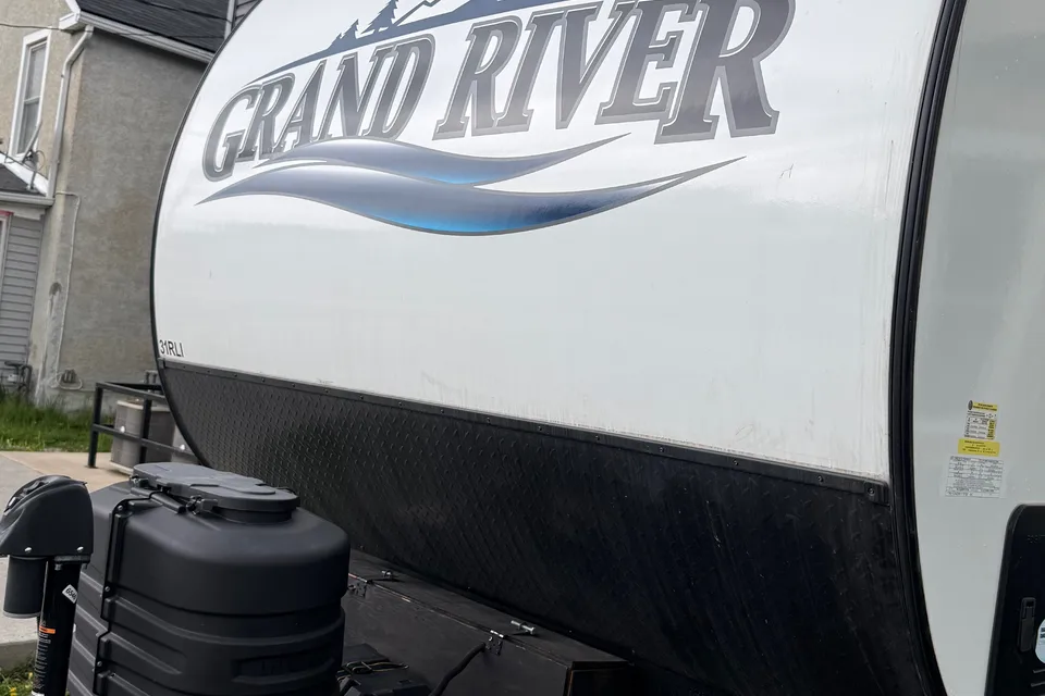Gina's Grand River 31RLI Travel Trailer