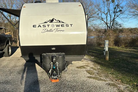 East to West Della Terra BH271 Travel Trailer