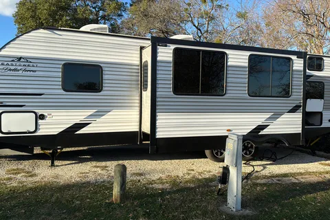 East to West Della Terra BH271 Travel Trailer
