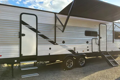 East to West Della Terra BH271 Travel Trailer