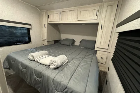 East to West Della Terra BH271 Travel Trailer