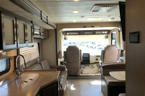 Thor Motor Coach Windsport
