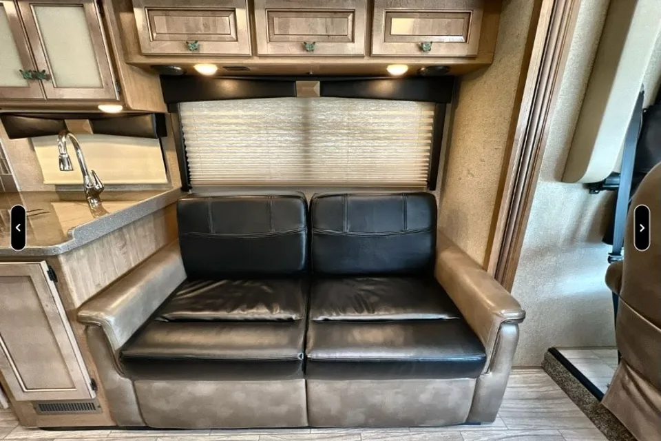Thor Motor Coach Windsport