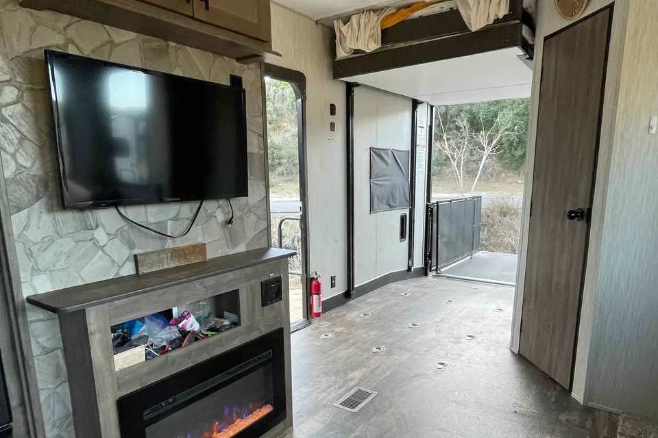 Wolf Pack Bunkhouse/Toyhauler
