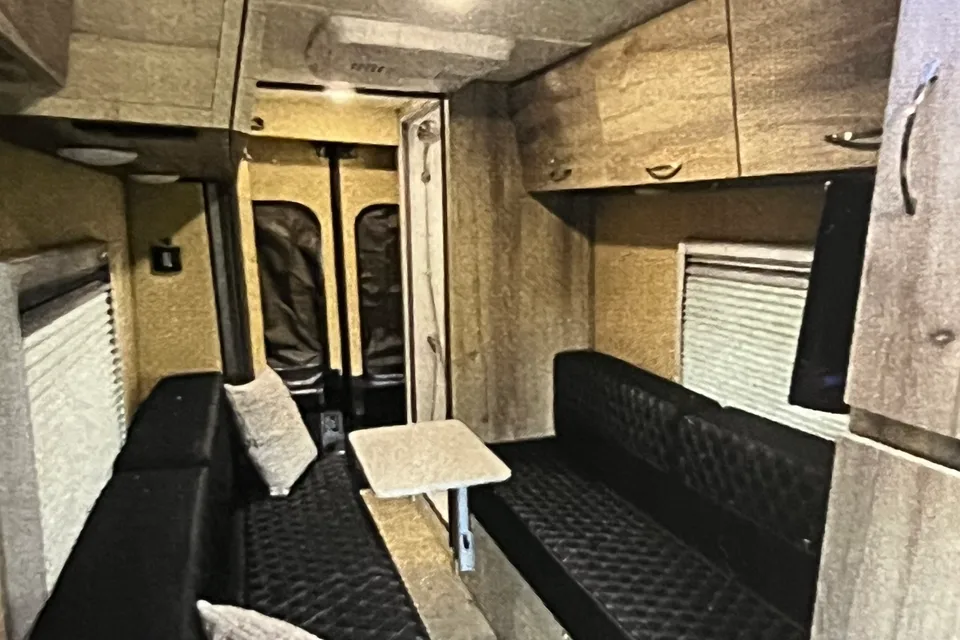 Clark's Chinook Bayside TB Class B, the Shadow