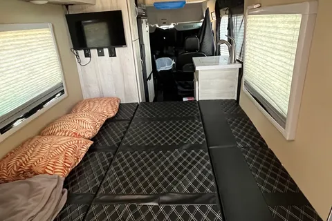 Clark's Chinook Bayside TB Class B, the Shadow