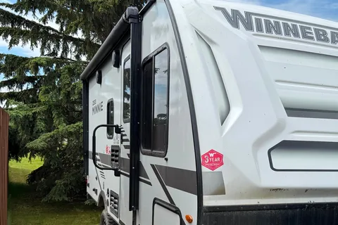 2023 Winnebago with bunks - only 3,400 lbs can tow with SUV