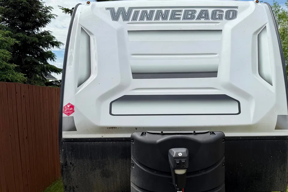 2023 Winnebago with bunks - only 3,400 lbs can tow with SUV
