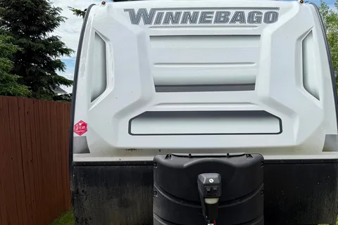 2023 Winnebago with bunks - only 3,400 lbs can tow with SUV