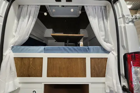 Cozy custom crafted van with Shower, Toilet, Heat and more!