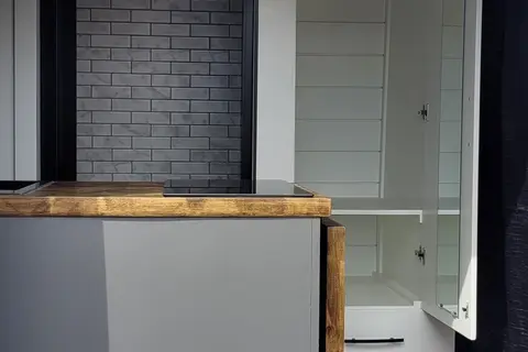 Cozy custom crafted van with Shower, Toilet, Heat and more!