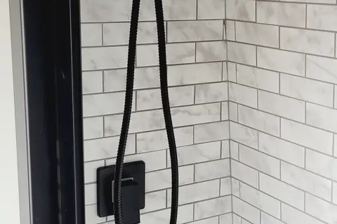 Cozy custom crafted van with Shower, Toilet, Heat and more!