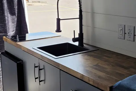 Cozy custom crafted van with Shower, Toilet, Heat and more!