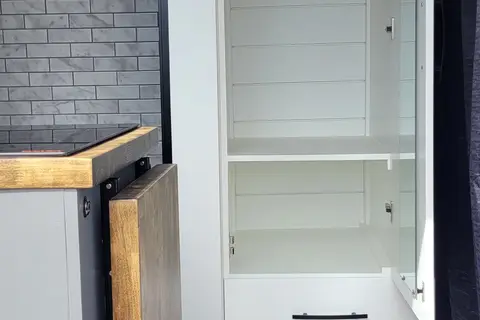 Cozy custom crafted van with Shower, Toilet, Heat and more!
