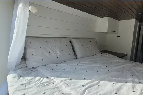 Cozy custom crafted van with Shower, Toilet, Heat and more!
