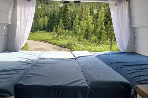 Cozy custom crafted van with Shower, Toilet, Heat and more!