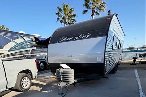 Eleydis's East to West Silver lakes Travel Trailer