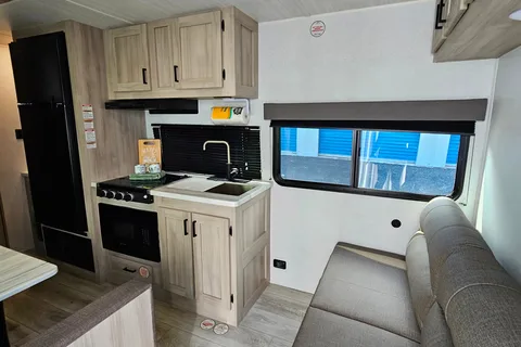 Eleydis's East to West Silver lakes Travel Trailer