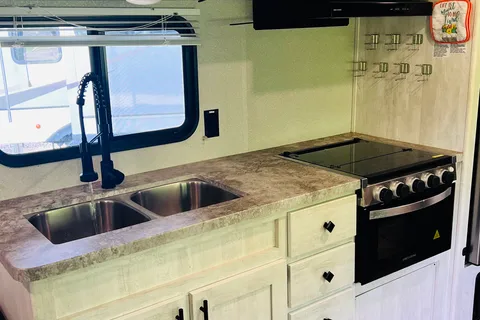 Forest River Shasta Oasis 26DB Travel Trailer