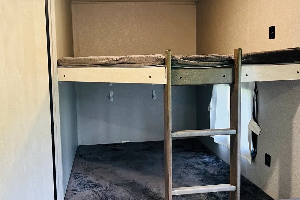 Forest River Shasta Oasis 26DB Travel Trailer