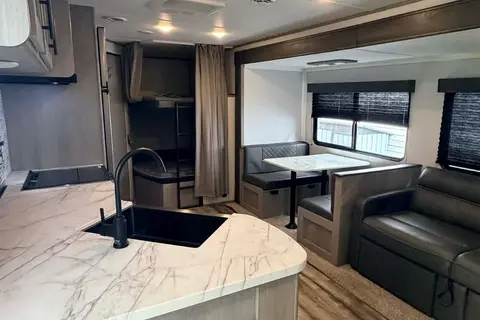 RS Récréatif Loc - L’oasis mobile | 8 voyageurs | Clef en main | Livraison Disponible