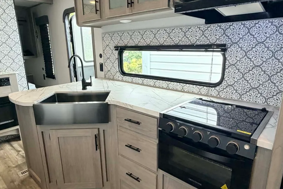 RS Récréatif Loc - L’oasis mobile | 8 voyageurs | Clef en main | Livraison Disponible