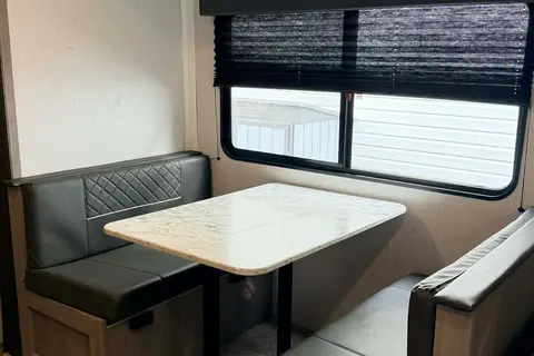 RS Récréatif Loc - L’oasis mobile | 8 voyageurs | Clef en main | Livraison Disponible