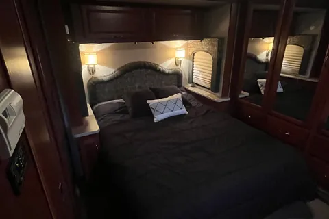 Spacious Family-Friendly Fleetwood Bounder – Sleeps 6