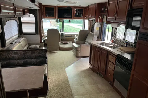 Spacious Family-Friendly Fleetwood Bounder – Sleeps 6