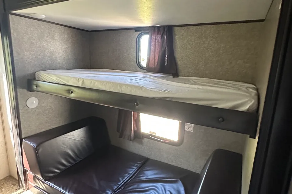 2019 Jayco Jay Flight 32BHDS Travel Trailer