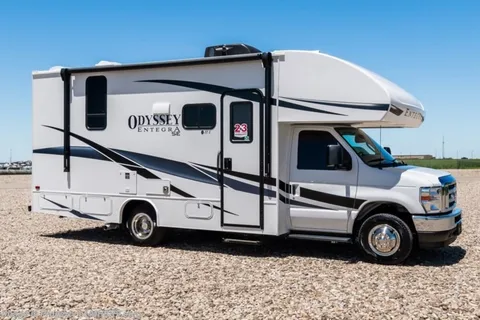 James and Desiree's Family Friendly Home on Wheels