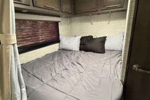 James and Desiree's Family Friendly Home on Wheels