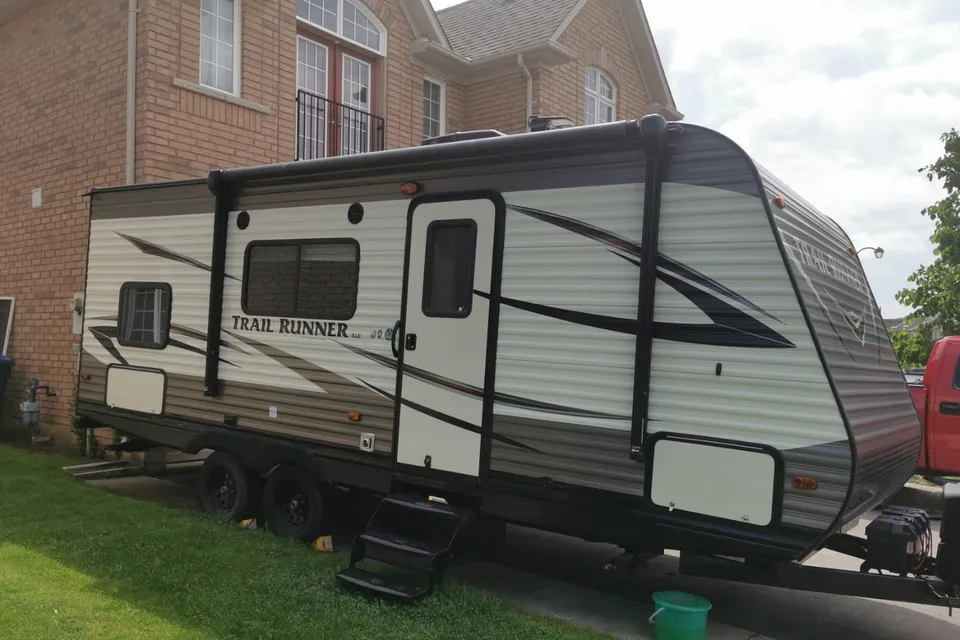 V&P's Heartland Trailrunner 22SLE Travel Trailer