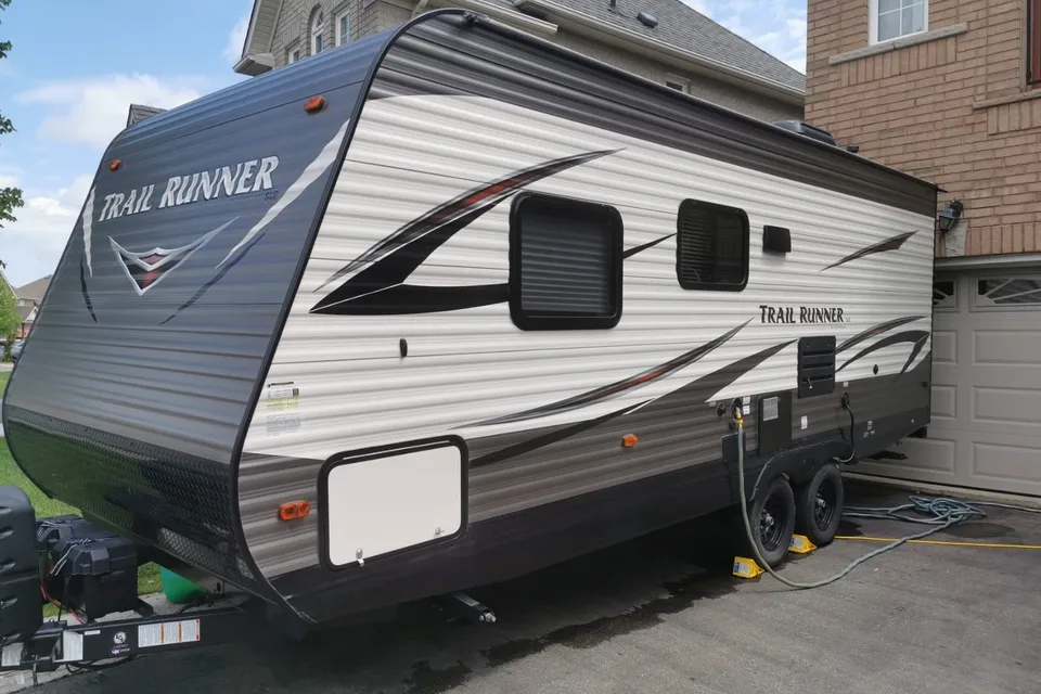 V&P's Heartland Trailrunner 22SLE Travel Trailer