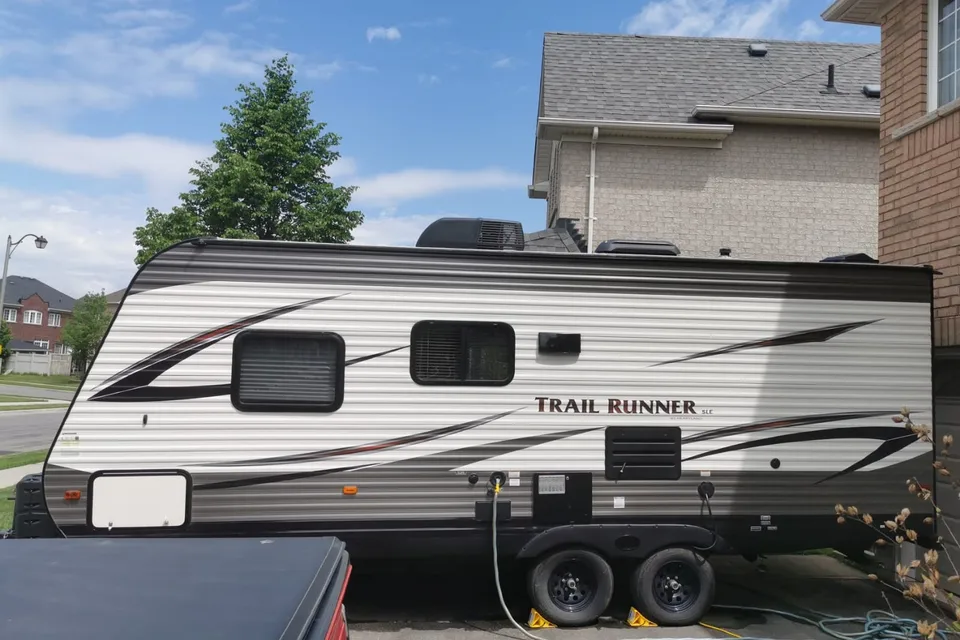 V&P's Heartland Trailrunner 22SLE Travel Trailer