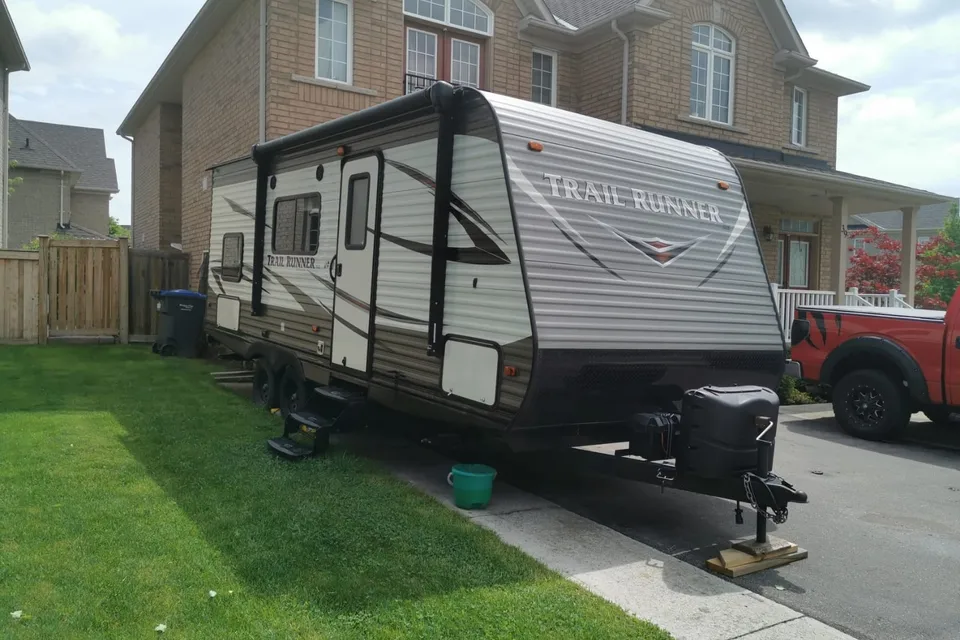 V&P's Heartland Trailrunner 22SLE Travel Trailer