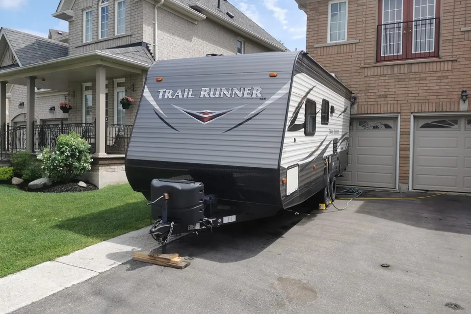 V&P's Heartland Trailrunner 22SLE Travel Trailer