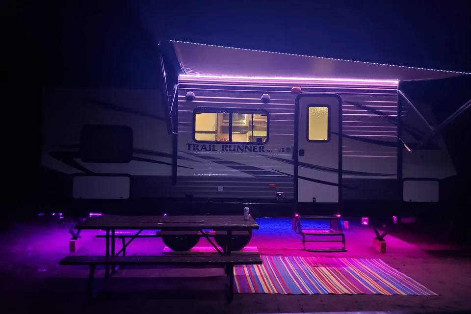 V&P's Heartland Trailrunner 22SLE Travel Trailer