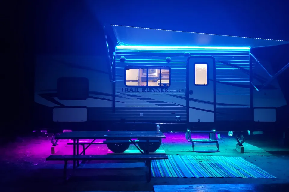 V&P's Heartland Trailrunner 22SLE Travel Trailer