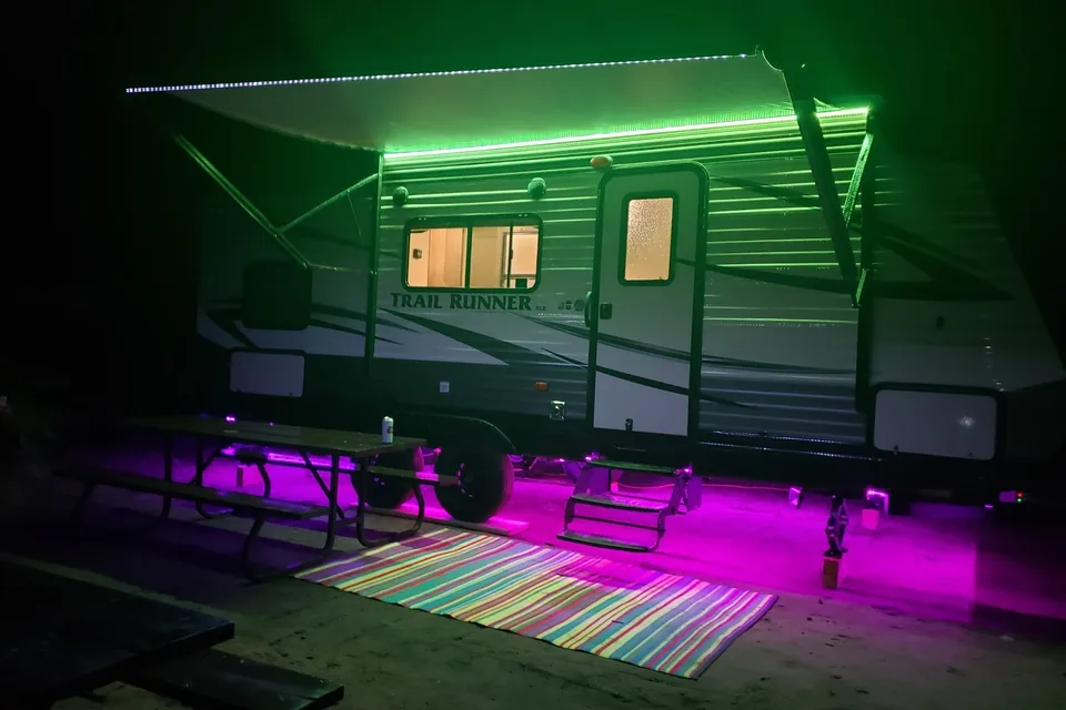 V&P's Heartland Trailrunner 22SLE Travel Trailer