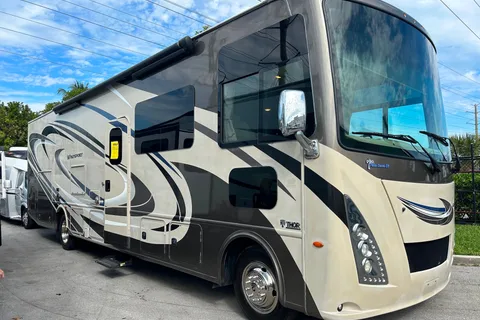 J&FW’s Thor Motor Coach 34J Windsport Class A