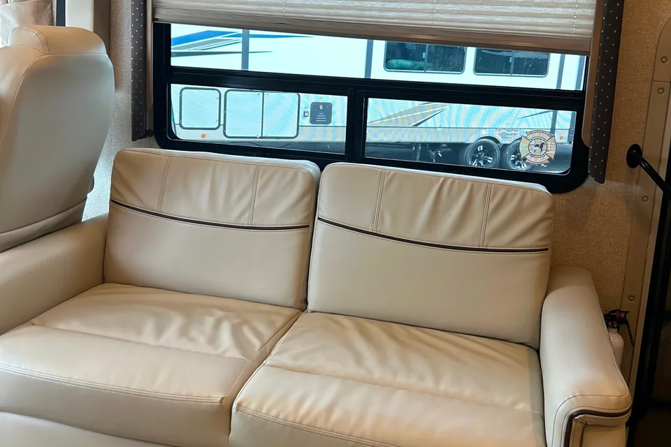 J&FW’s Thor Motor Coach 34J Windsport Class A