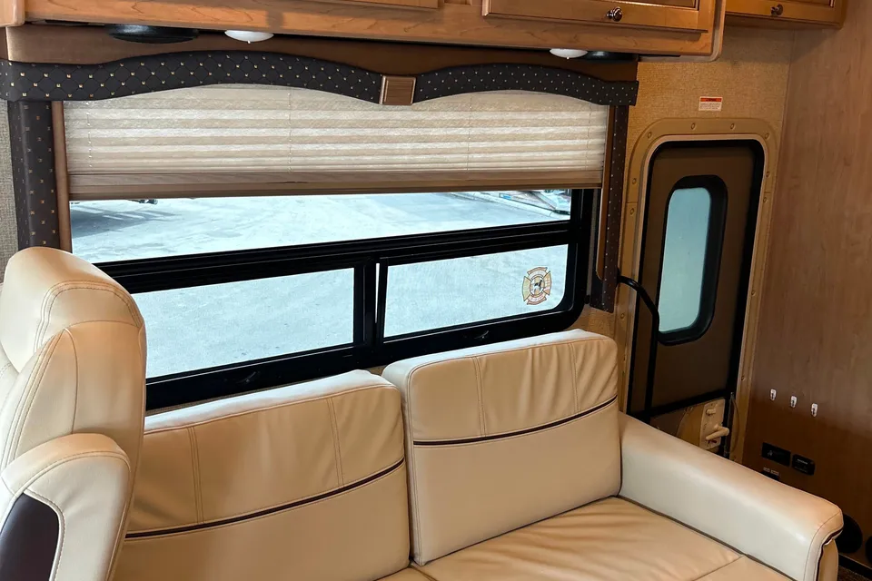 J&FW’s Thor Motor Coach 34J Windsport Class A