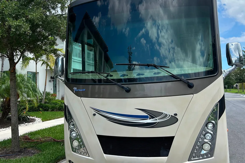 J&FW’s Thor Motor Coach 34J Windsport Class A