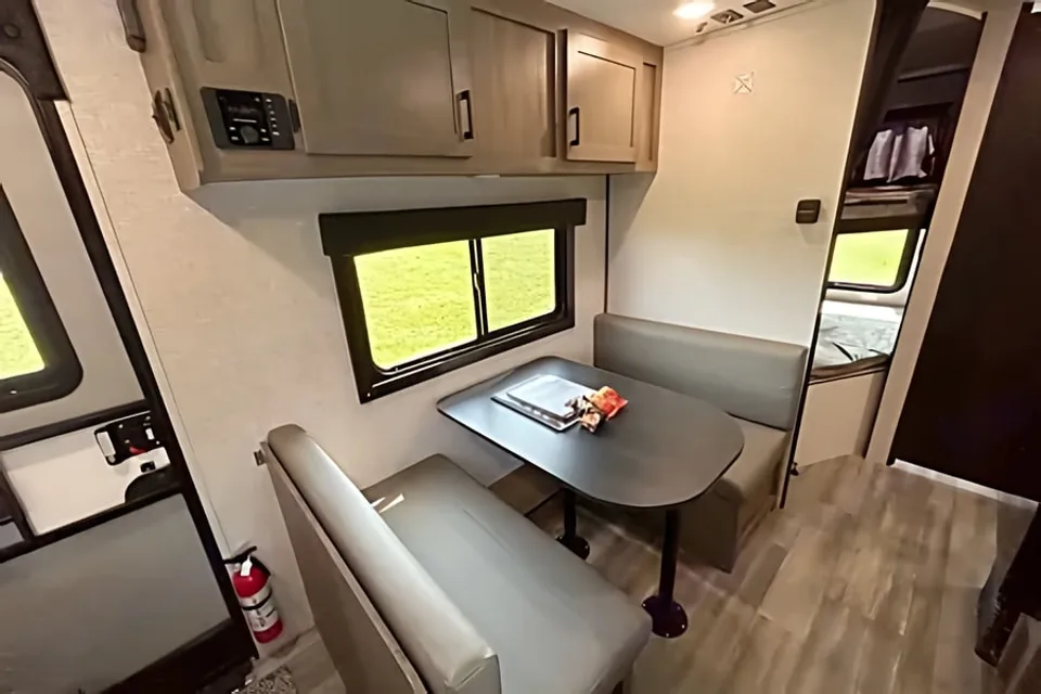 2024 Starcraft 24ft. Trailer - with free private shuttle -Franz