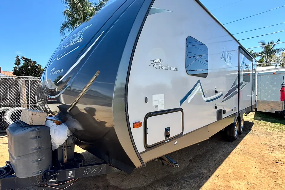 Matt's Coachmen Apex ultralight Travel Trailer